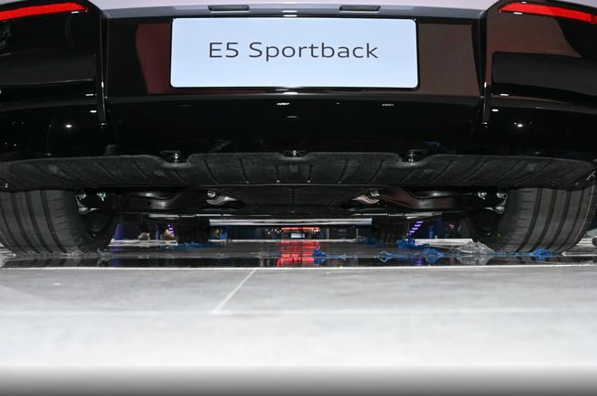 奥迪E5 Sportback对比小米SU7不朽情缘游戏传统德系与新势力品牌的直接碰撞(图2) 奥迪E5 Sportback对比小米SU7不朽情缘游戏传统德系与新势力品牌的直接碰撞(图2)