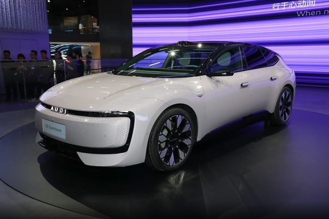 奥迪E5 Sportback对比小米SU