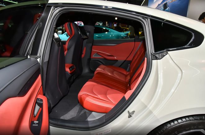 奥迪E5 Sportback对比小米SU7不朽情缘游戏传统德系与新势力品牌的直接碰撞(图4) 奥迪E5 Sportback对比小米SU7不朽情缘游戏传统德系与新势力品牌的直接碰撞(图4)