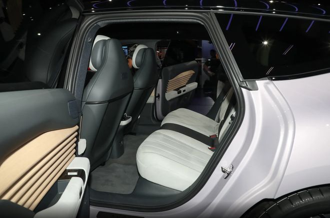 奥迪E5 Sportback对比小米SU7不朽情缘游戏传统德系与新势力品牌的直接碰撞(图14) 奥迪E5 Sportback对比小米SU7不朽情缘游戏传统德系与新势力品牌的直接碰撞(图14)